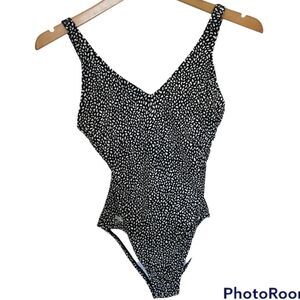 SPEEDO Black & White Quality One Piece Swimsuit - Size 6